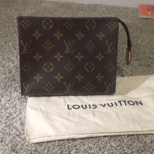 ❗️ SOLD❗️LOUIS VUITTON TOILETRY 19 DISCONTINUED